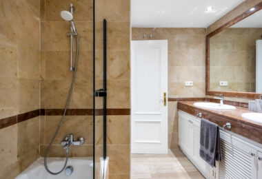 Elegancki Apartament na Parterze z Dostępem do Ogrodu w Hacienda Elviria
