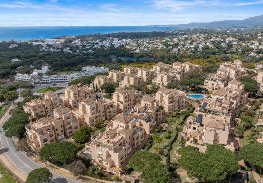 Elegancki Apartament na Parterze z Dostępem do Ogrodu w Hacienda Elviria