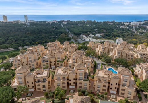 Elegancki Apartament na Parterze z Dostępem do Ogrodu w Hacienda Elviria