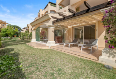 Elegancki Apartament na Parterze z Dostępem do Ogrodu w Hacienda Elviria