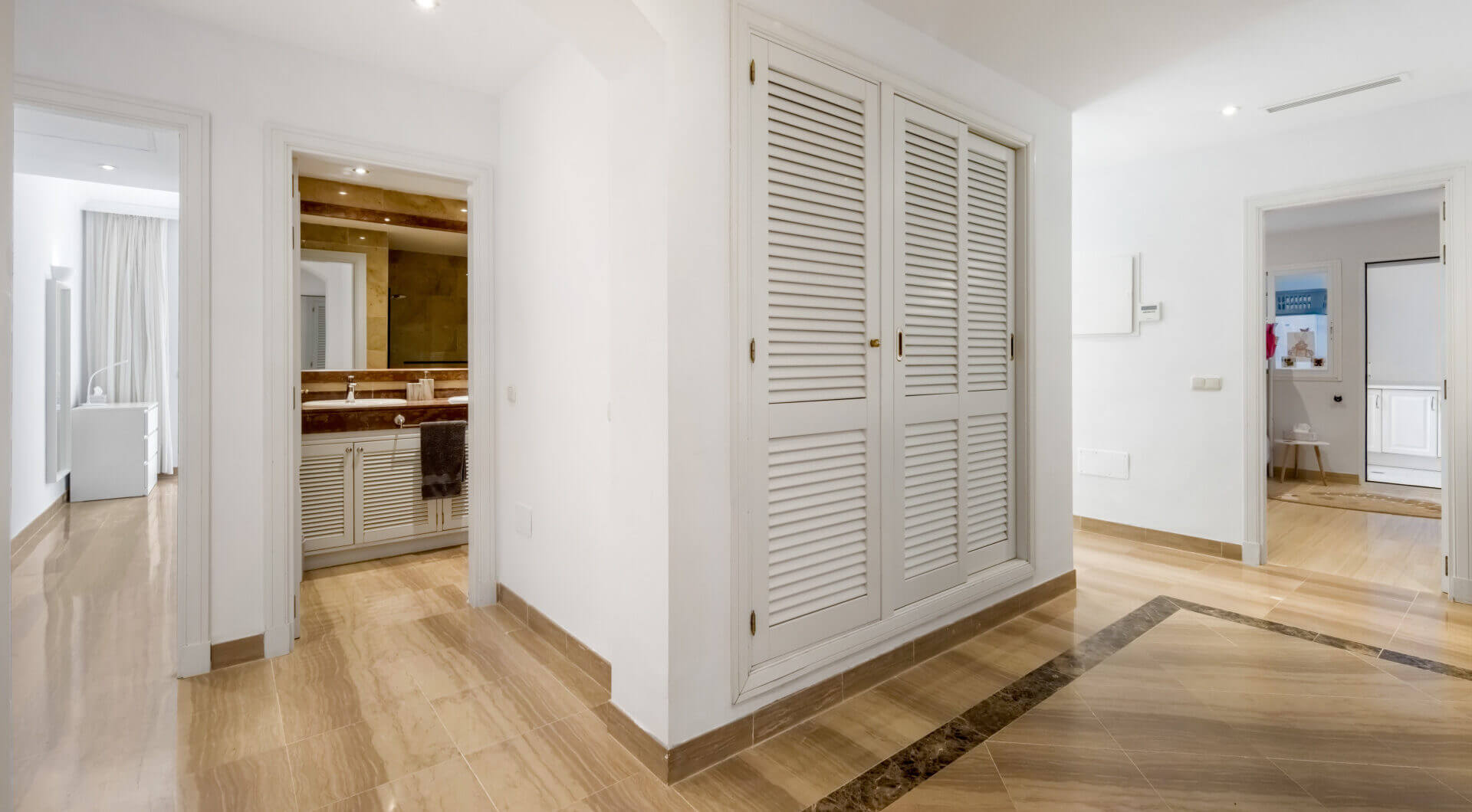 Elegancki Apartament na Parterze z Dostępem do Ogrodu w Hacienda Elviria