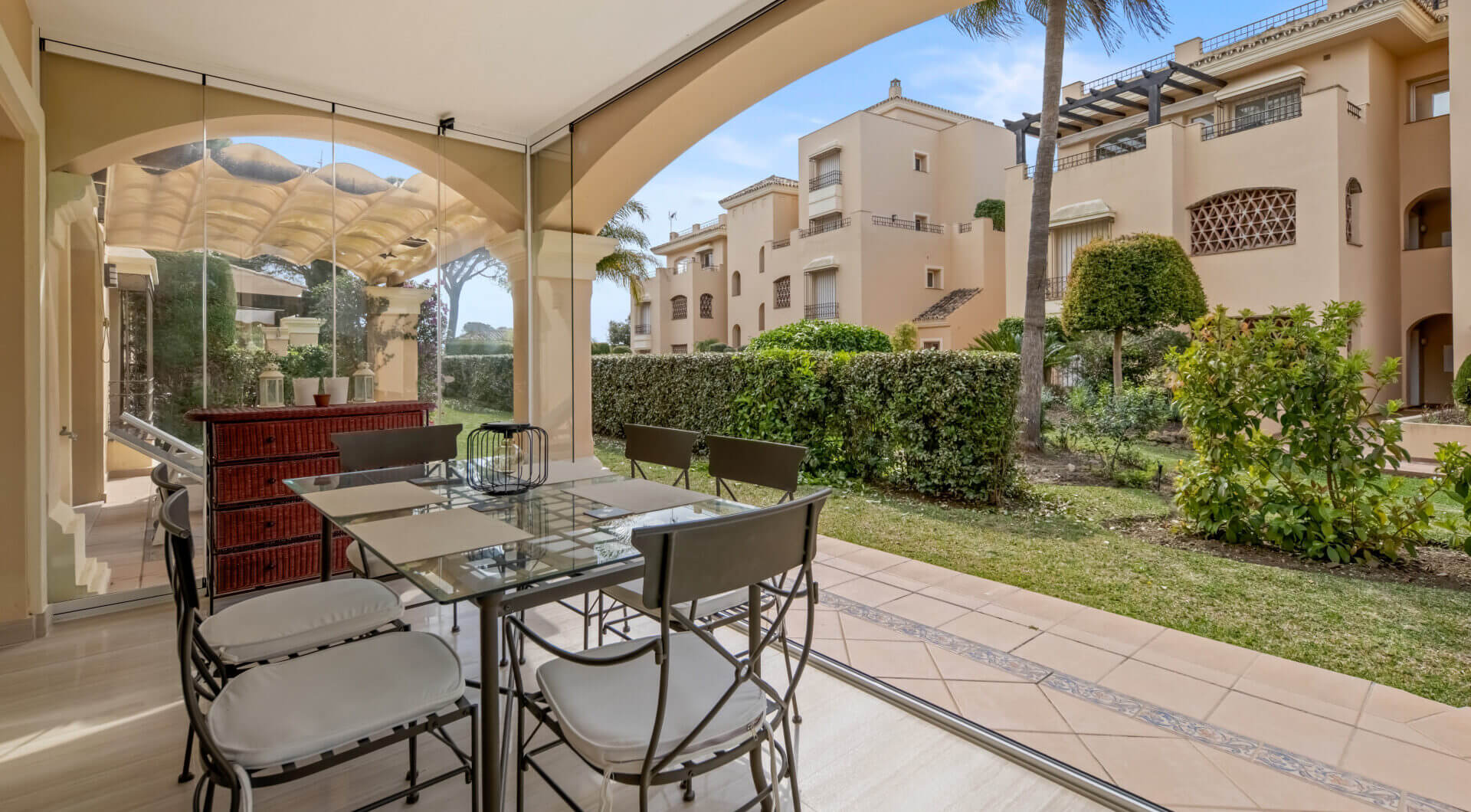 Elegancki Apartament na Parterze z Dostępem do Ogrodu w Hacienda Elviria