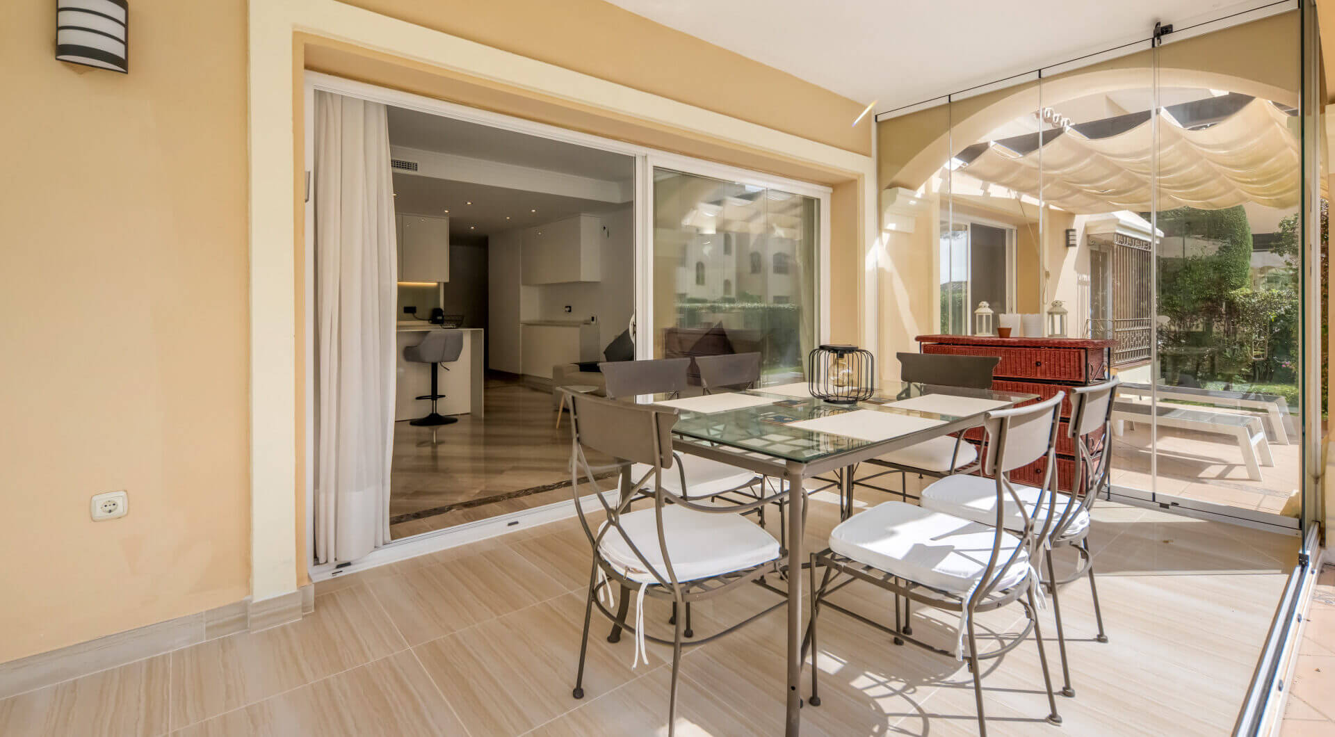 Elegancki Apartament na Parterze z Dostępem do Ogrodu w Hacienda Elviria