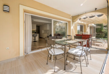 Elegancki Apartament na Parterze z Dostępem do Ogrodu w Hacienda Elviria