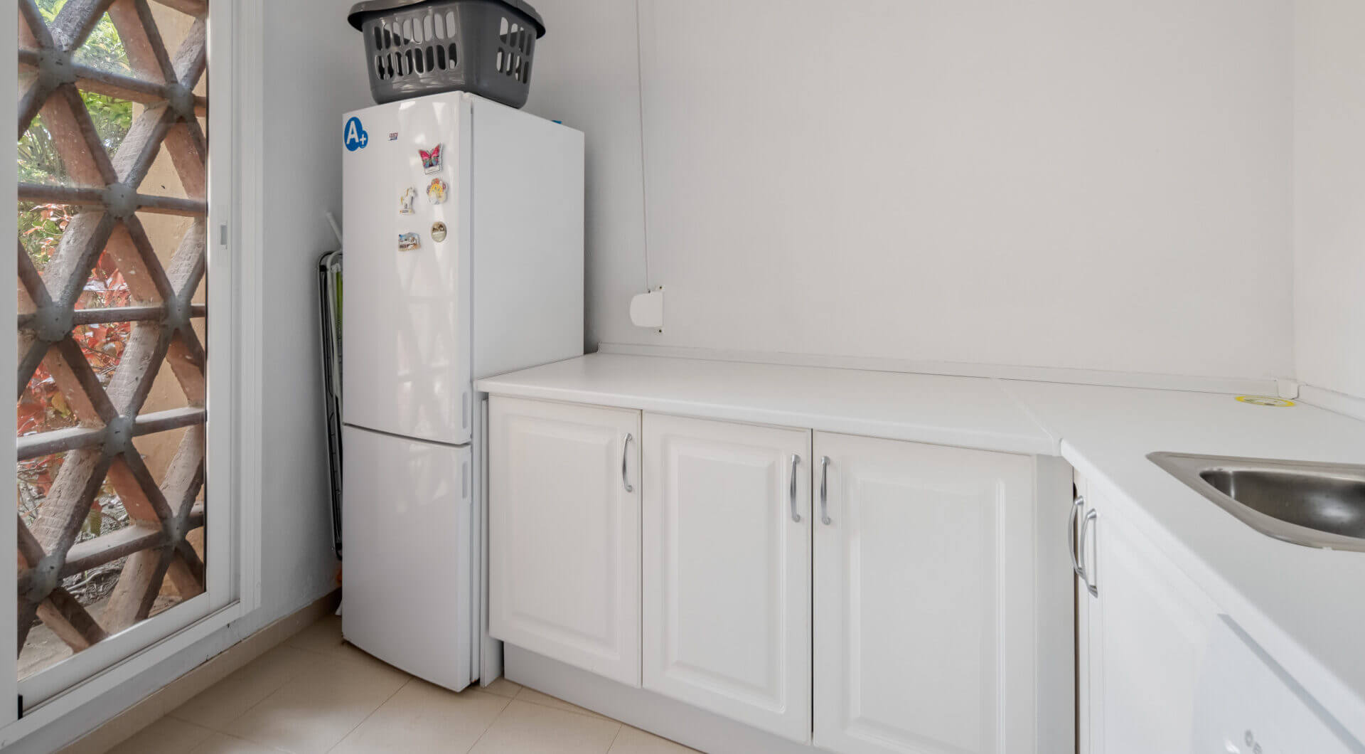 Elegancki Apartament na Parterze z Dostępem do Ogrodu w Hacienda Elviria