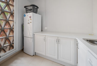 Elegancki Apartament na Parterze z Dostępem do Ogrodu w Hacienda Elviria