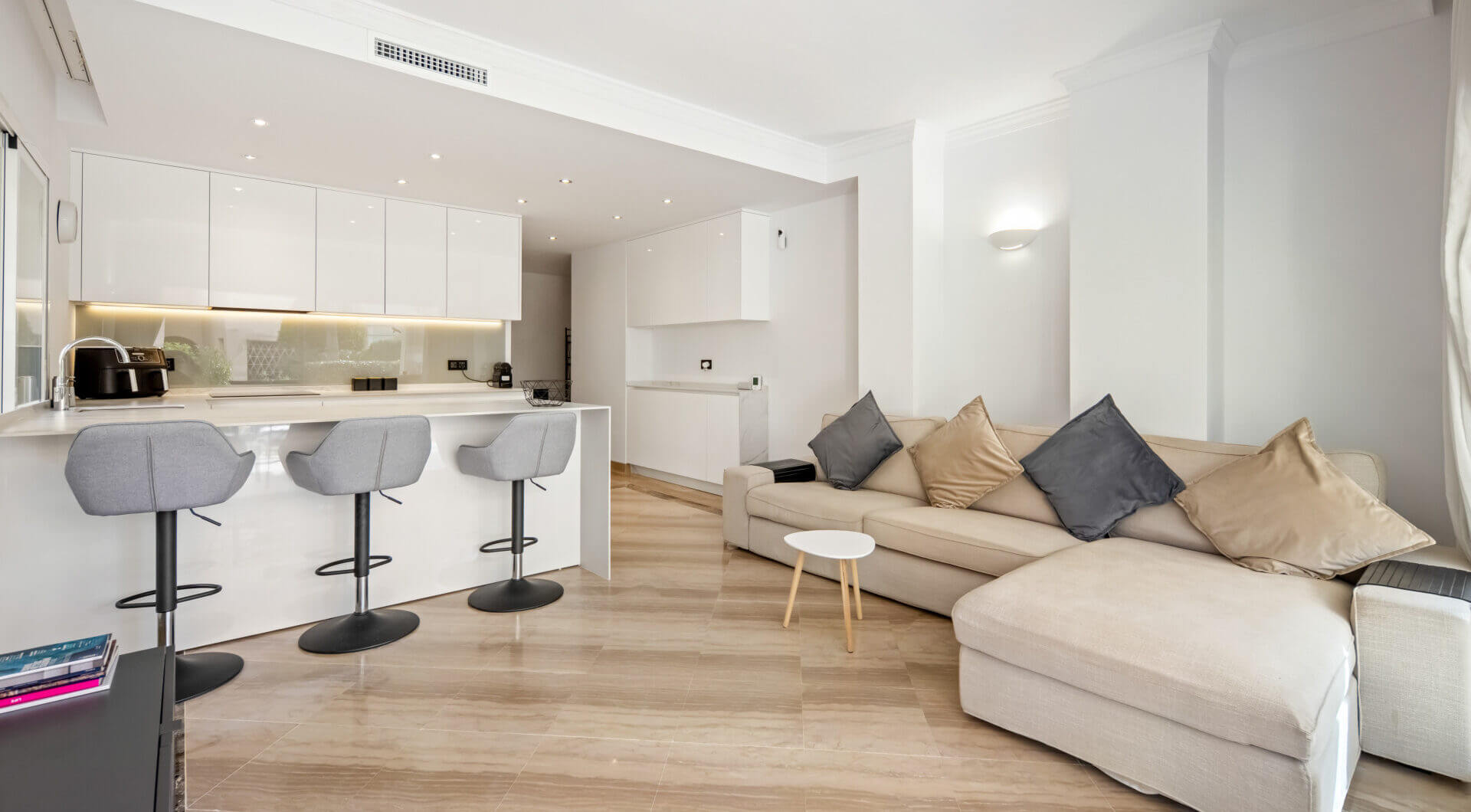 Elegancki Apartament na Parterze z Dostępem do Ogrodu w Hacienda Elviria