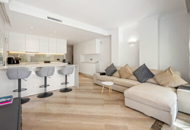 Elegancki Apartament na Parterze z Dostępem do Ogrodu w Hacienda Elviria