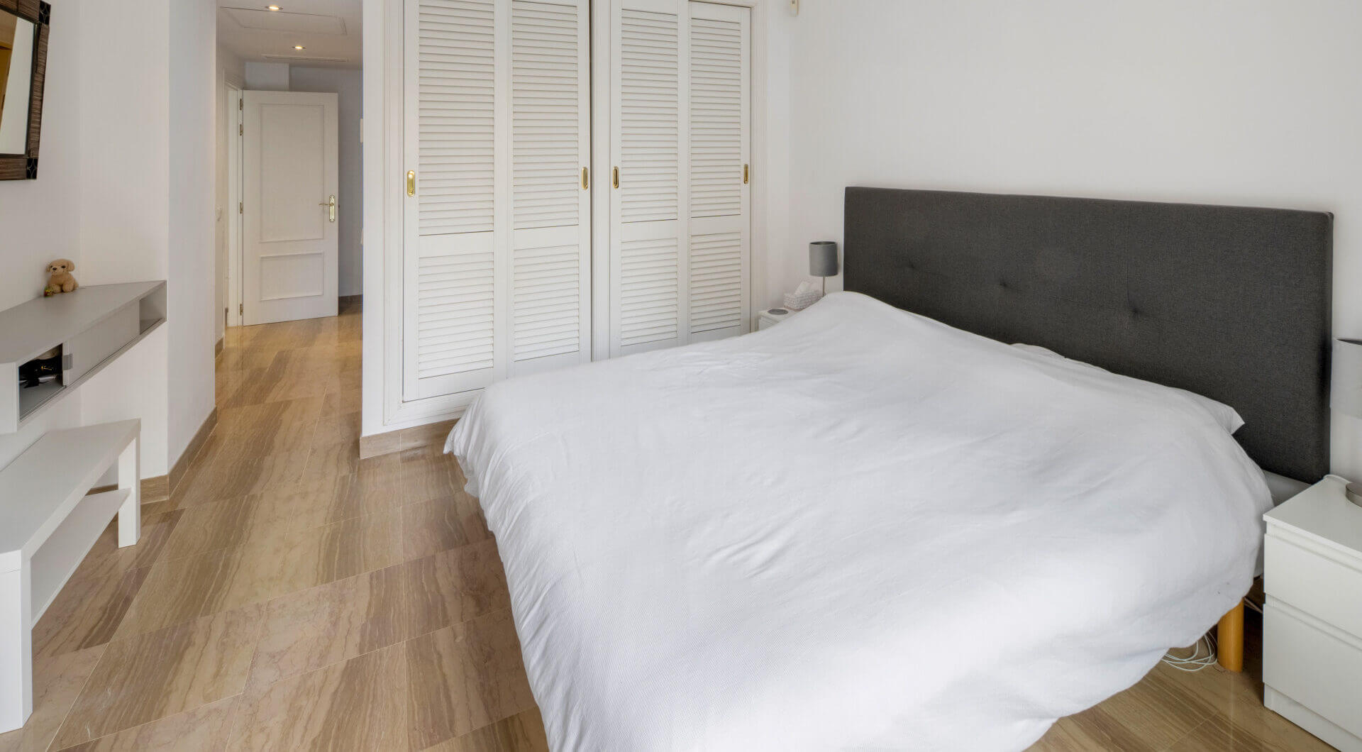 Elegancki Apartament na Parterze z Dostępem do Ogrodu w Hacienda Elviria