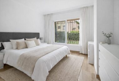 Elegancki Apartament na Parterze z Dostępem do Ogrodu w Hacienda Elviria