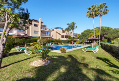 W Pełni Odnowione Mieszkanie z Trzema Sypialniami w Las Brisas, Nueva Andalucía