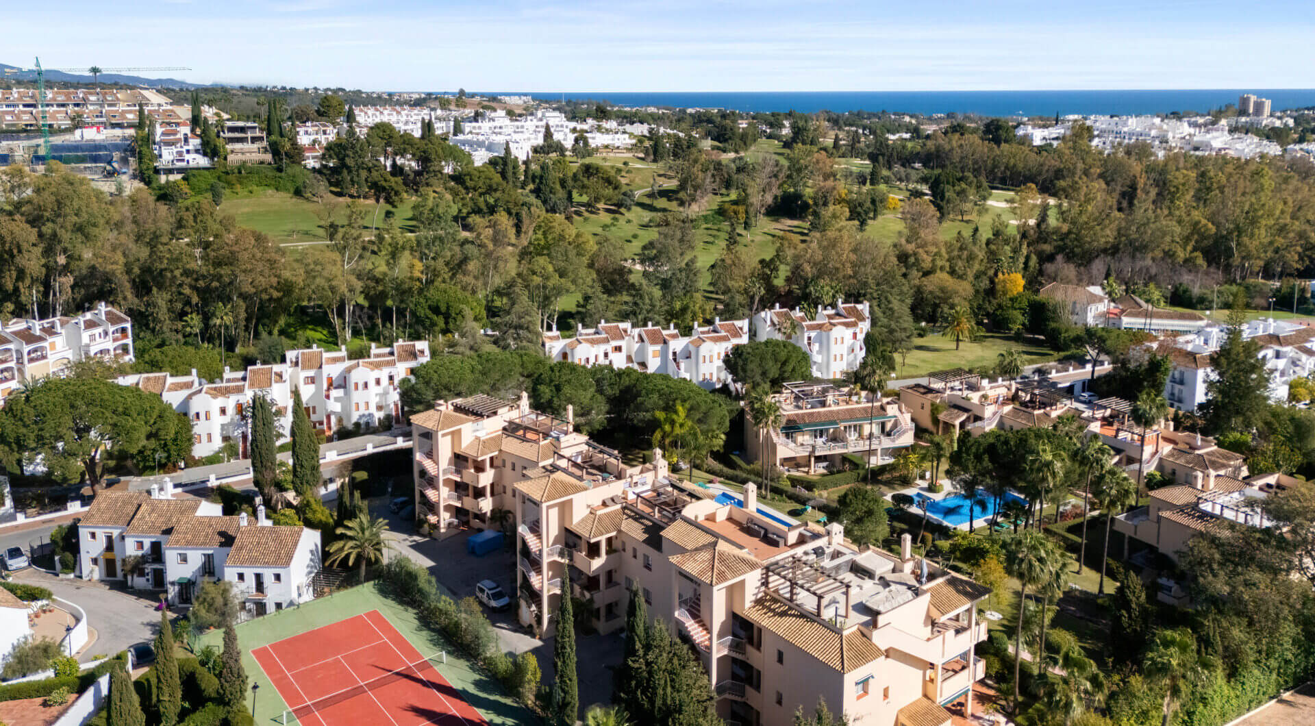 W Pełni Odnowione Mieszkanie z Trzema Sypialniami w Las Brisas, Nueva Andalucía
