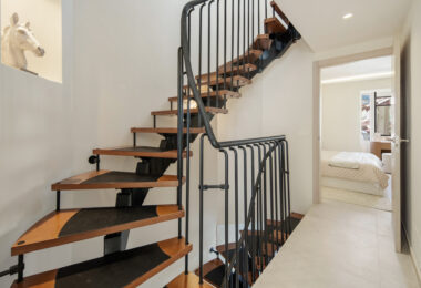 Perła Złotej Mili – Odnowiony Dom Szeregowy z Tarasem