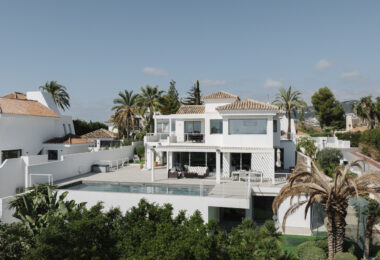 Wyjątkowa willa w Nueva Andalucía z panoramicznymi widokami