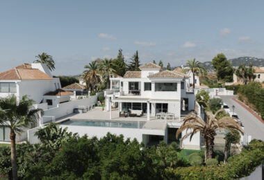 Wyjątkowa willa w Nueva Andalucía z panoramicznymi widokami