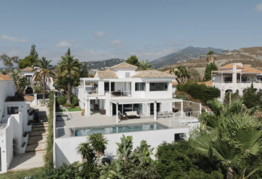 Wyjątkowa willa w Nueva Andalucía z panoramicznymi widokami