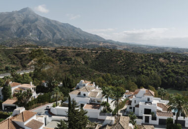 Wyjątkowa willa w Nueva Andalucía z panoramicznymi widokami