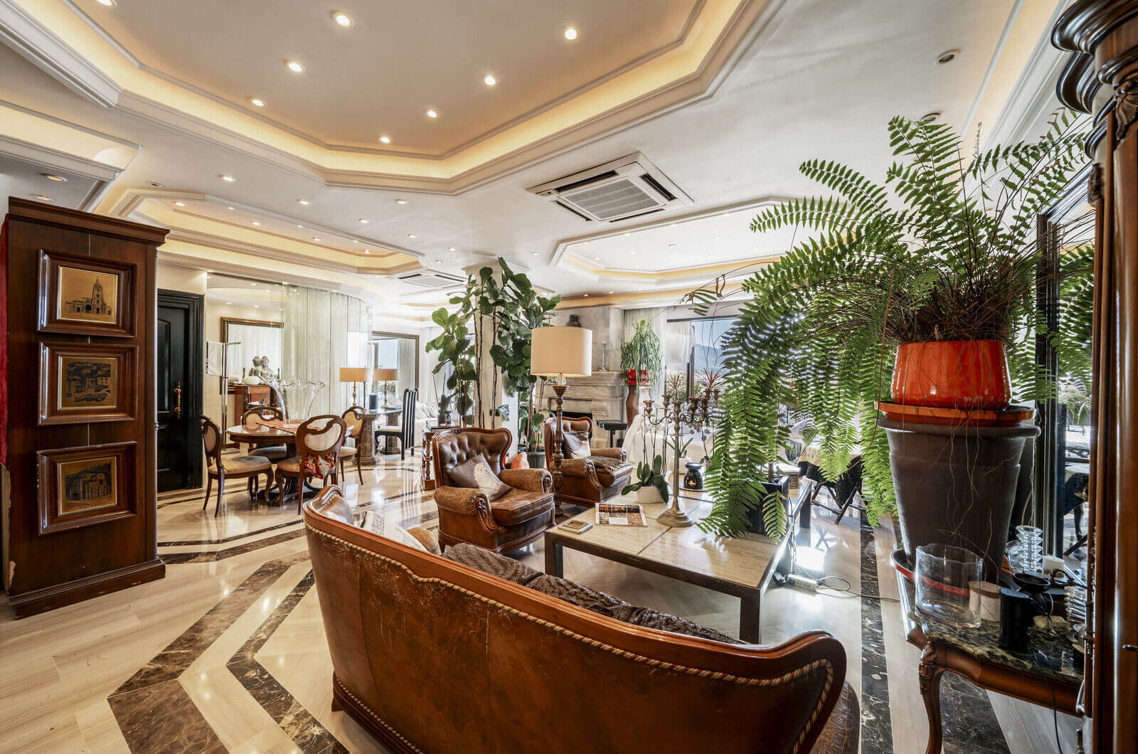 Prestiżowe Życie i Możliwość Inwestycji w Sercu Puerto Banús
