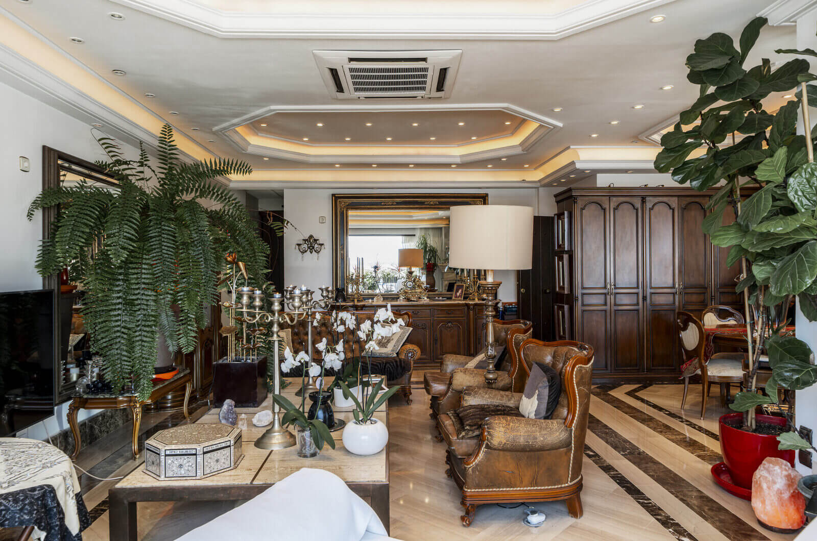 Prestiżowe Życie i Możliwość Inwestycji w Sercu Puerto Banús