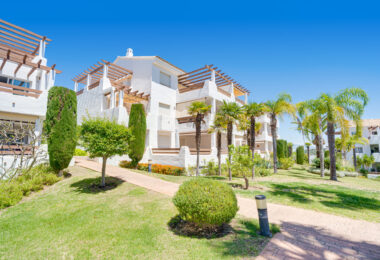 Elegancki, trzypokojowe mieszkanie na pierwszym piętrze w strzeżonej społeczności Selwo Hills, Estepona