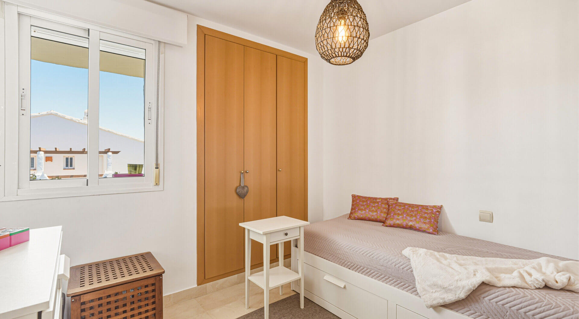 Elegancki, trzypokojowe mieszkanie na pierwszym piętrze w strzeżonej społeczności Selwo Hills, Estepona