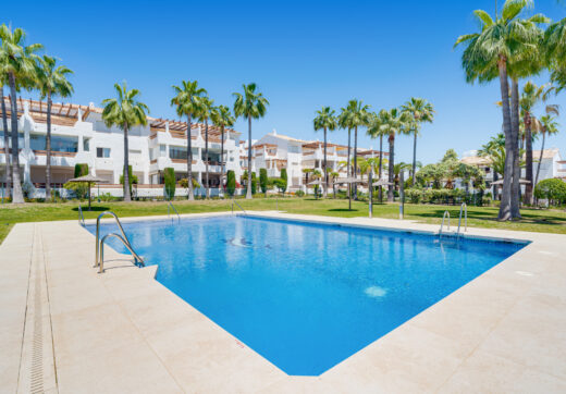 Elegancki, trzypokojowe mieszkanie na pierwszym piętrze w strzeżonej społeczności Selwo Hills, Estepona