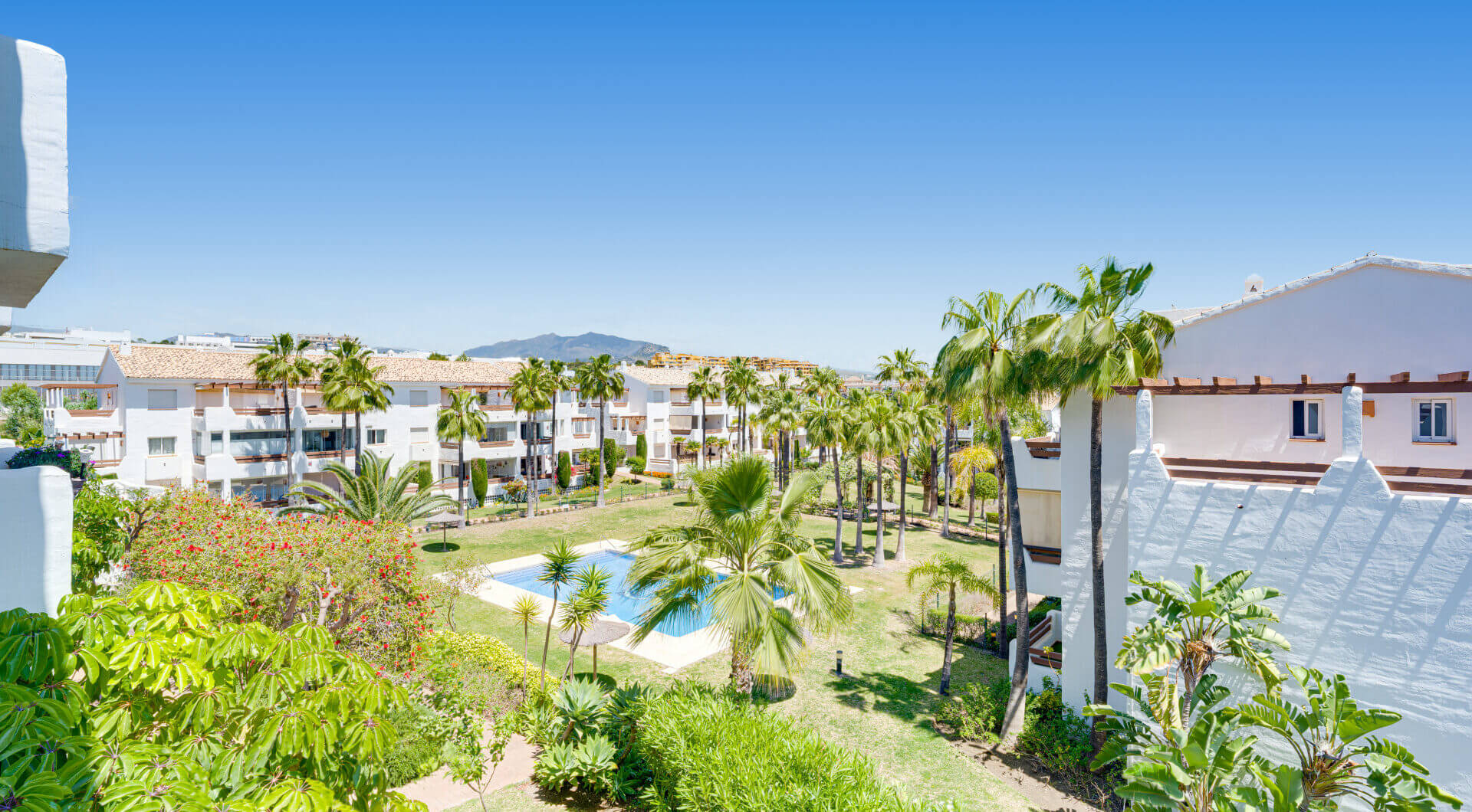 Elegancki, trzypokojowe mieszkanie na pierwszym piętrze w strzeżonej społeczności Selwo Hills, Estepona