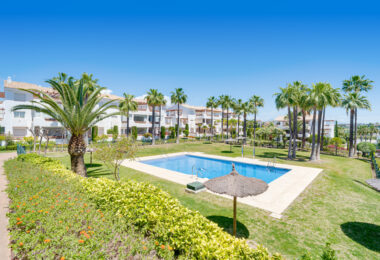 Elegancki, trzypokojowe mieszkanie na pierwszym piętrze w strzeżonej społeczności Selwo Hills, Estepona