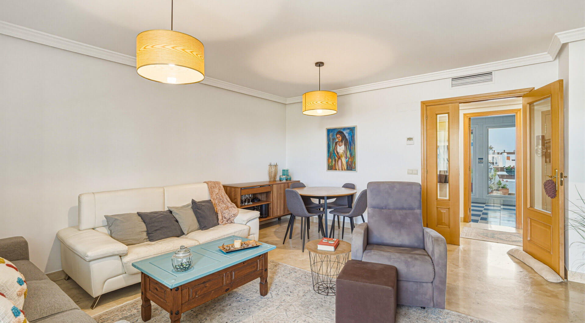 Elegancki, trzypokojowe mieszkanie na pierwszym piętrze w strzeżonej społeczności Selwo Hills, Estepona