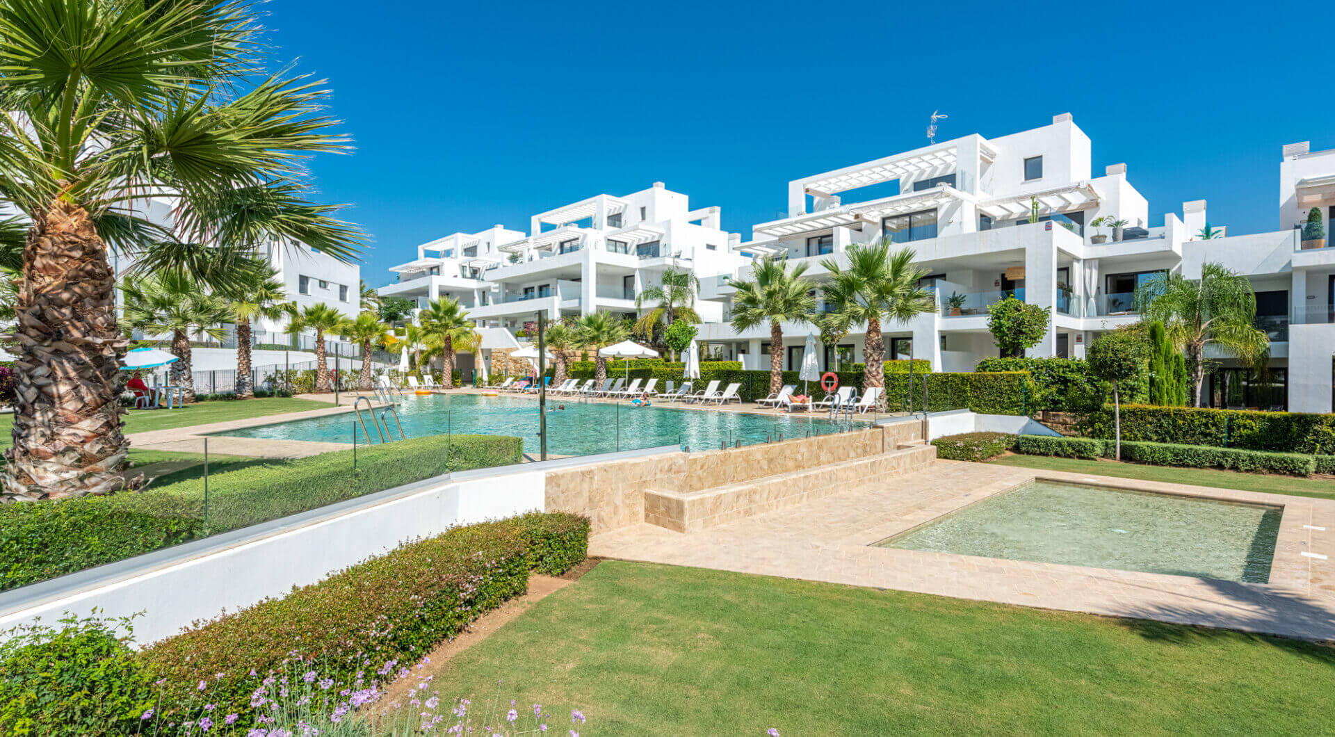 Stylowy i jasny dwupoziomowy penthouse w Cortijo del Golf na Nowej Złotej Mili