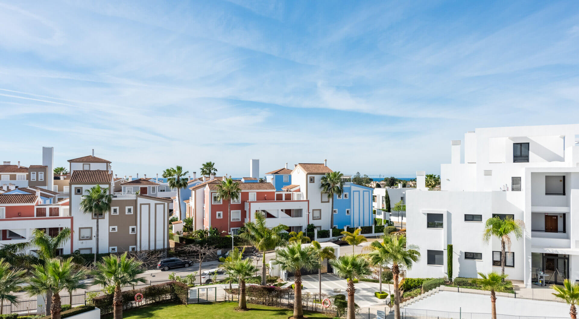 Stylowy i jasny dwupoziomowy penthouse w Cortijo del Golf na Nowej Złotej Mili
