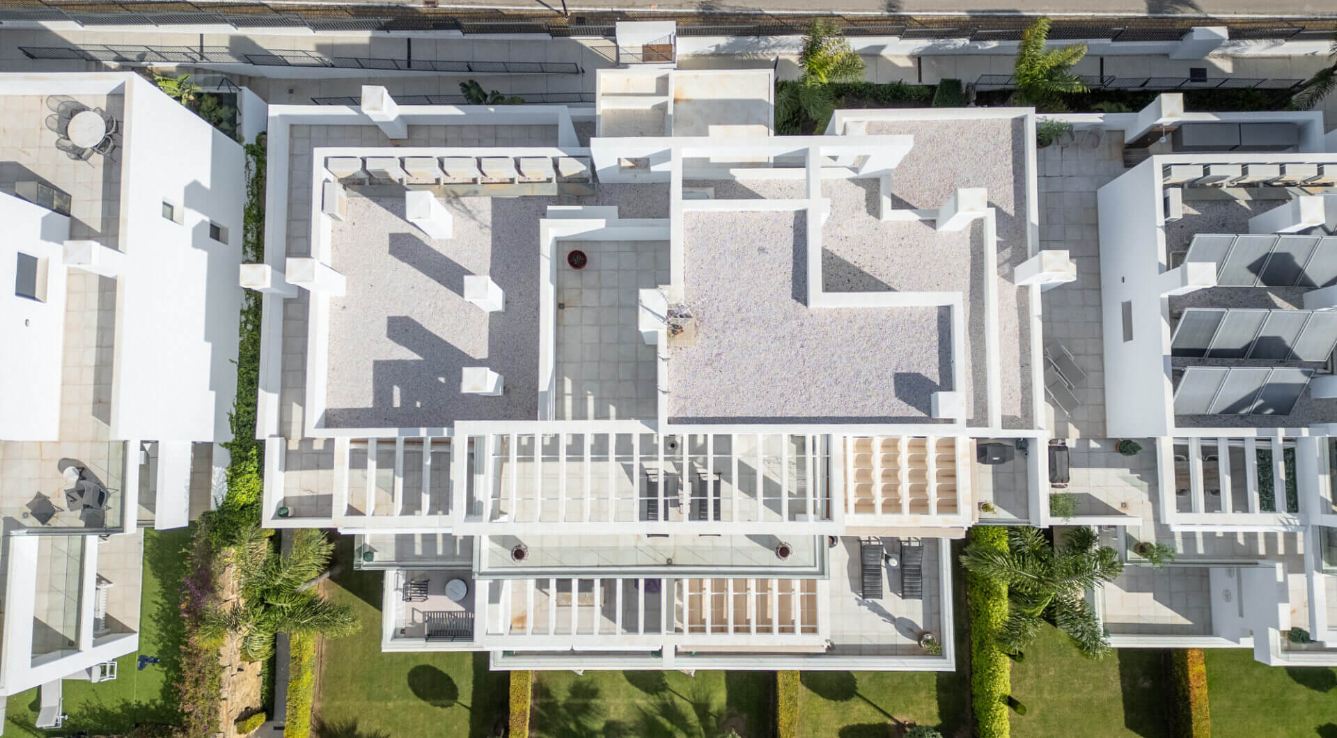 Stylowy i jasny dwupoziomowy penthouse w Cortijo del Golf na Nowej Złotej Mili