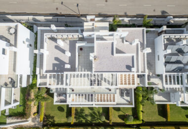 Stylowy i jasny dwupoziomowy penthouse w Cortijo del Golf na Nowej Złotej Mili