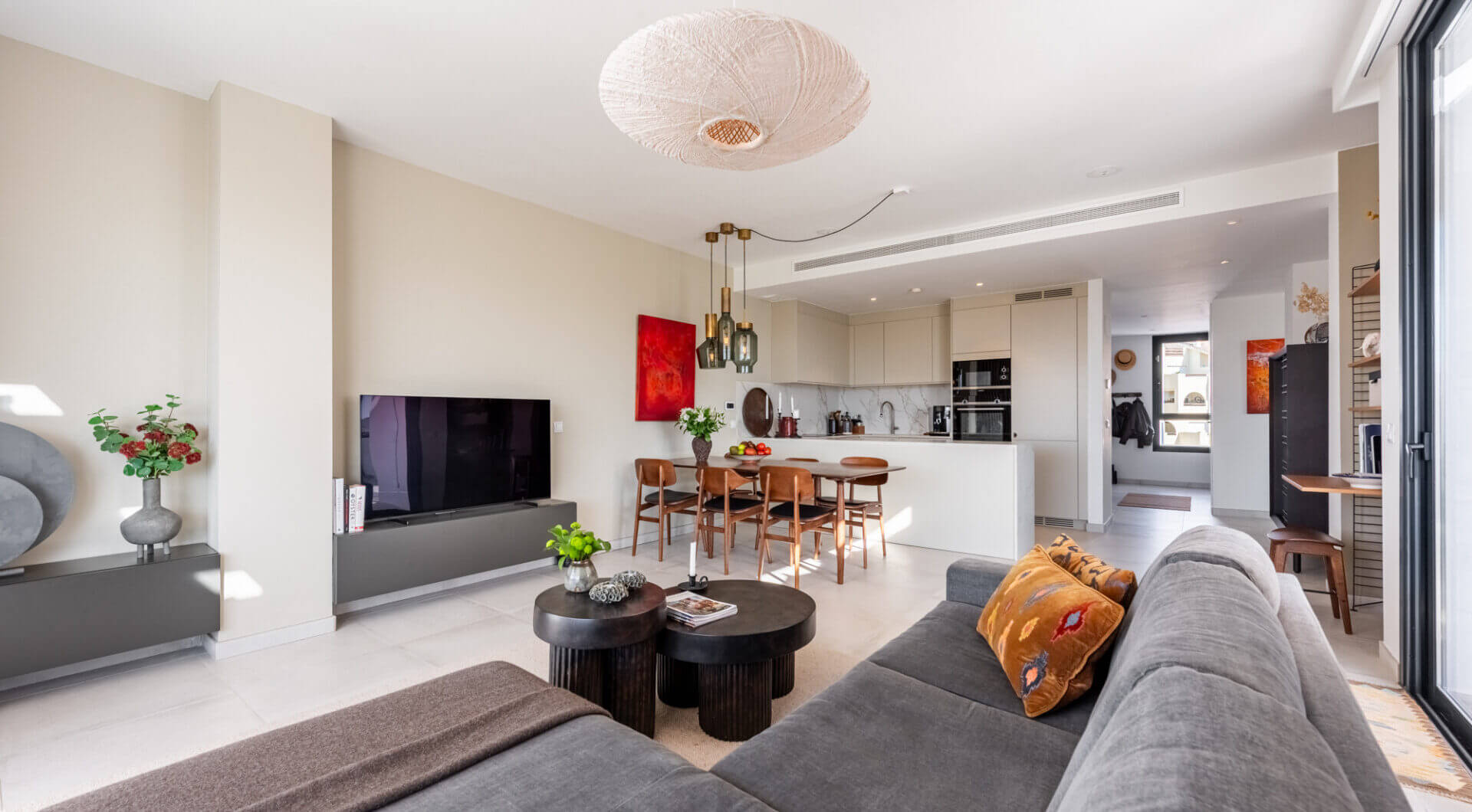 Stylowy i jasny dwupoziomowy penthouse w Cortijo del Golf na Nowej Złotej Mili