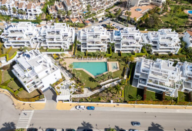 Stylowy i jasny dwupoziomowy penthouse w Cortijo del Golf na Nowej Złotej Mili