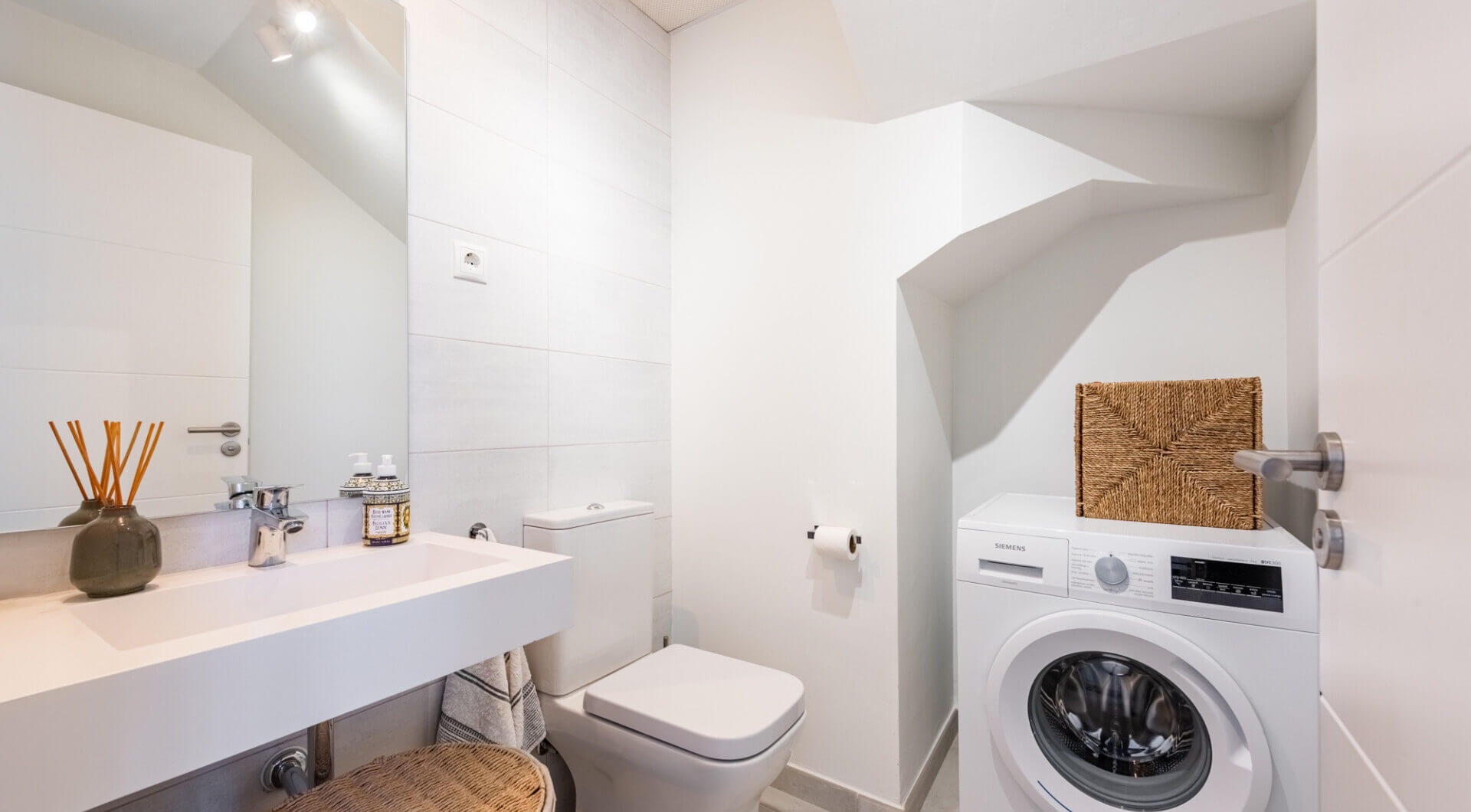Stylowy i jasny dwupoziomowy penthouse w Cortijo del Golf na Nowej Złotej Mili