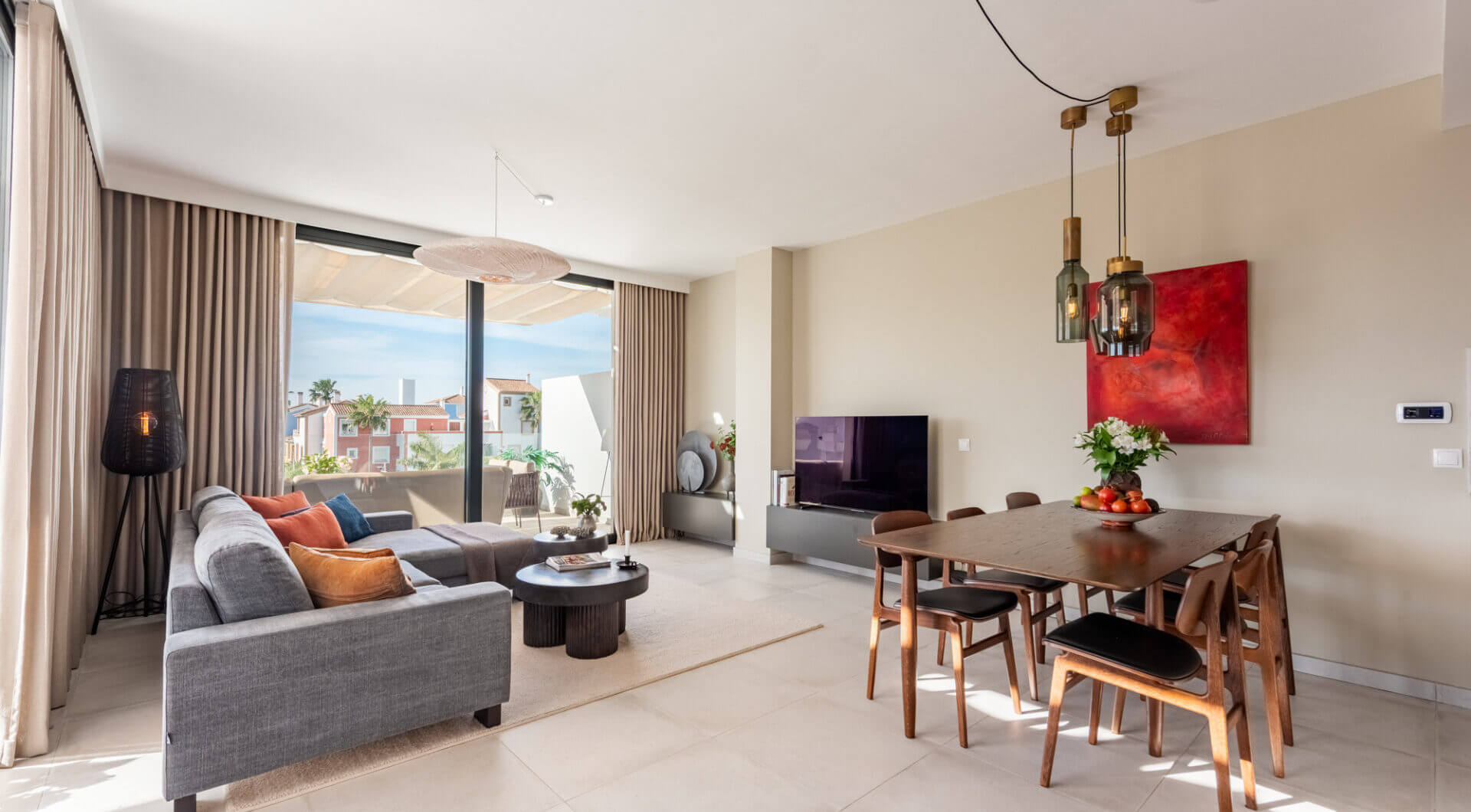 Stylowy i jasny dwupoziomowy penthouse w Cortijo del Golf na Nowej Złotej Mili