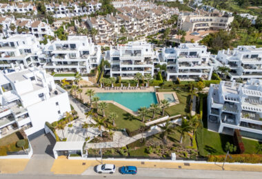 Stylowy i jasny dwupoziomowy penthouse w Cortijo del Golf na Nowej Złotej Mili