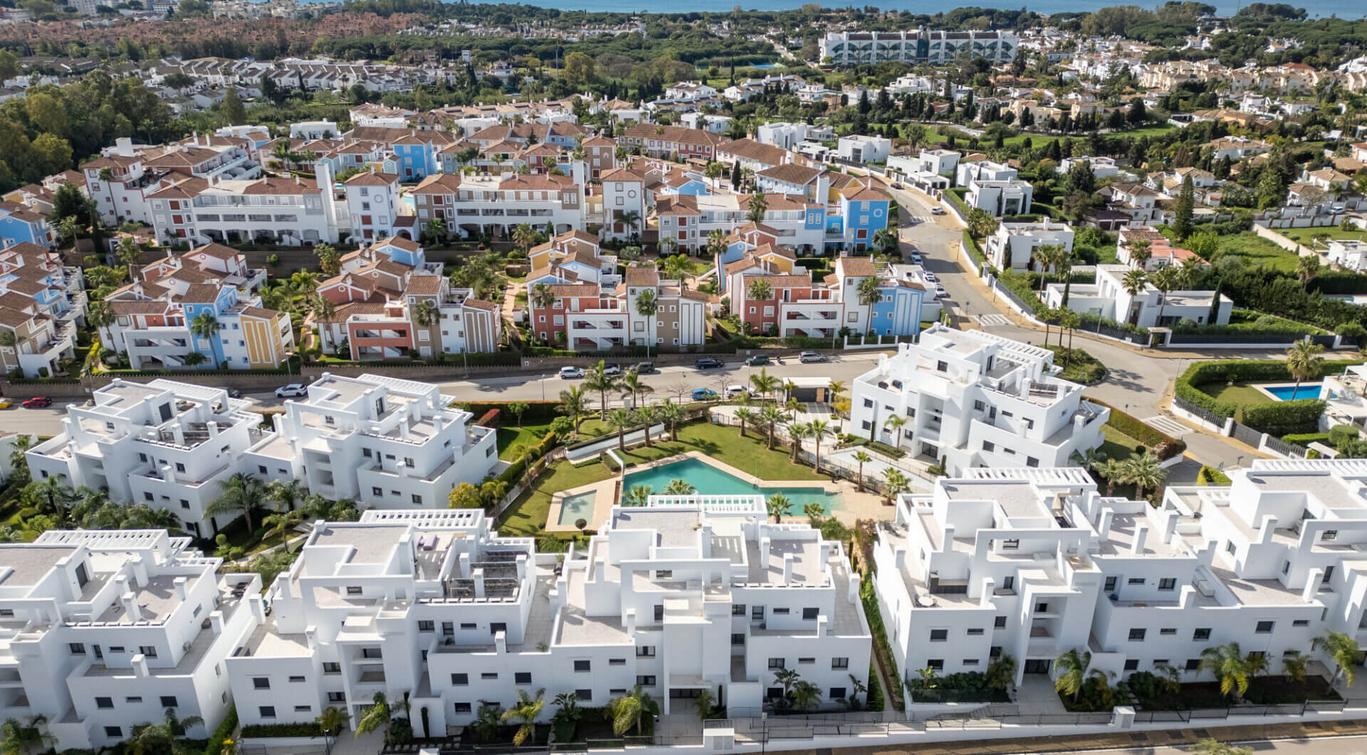 Stylowy i jasny dwupoziomowy penthouse w Cortijo del Golf na Nowej Złotej Mili