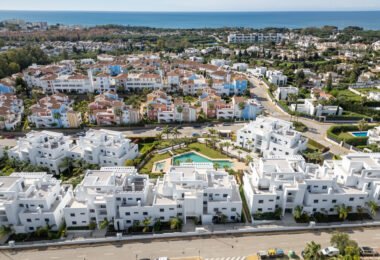 Stylowy i jasny dwupoziomowy penthouse w Cortijo del Golf na Nowej Złotej Mili