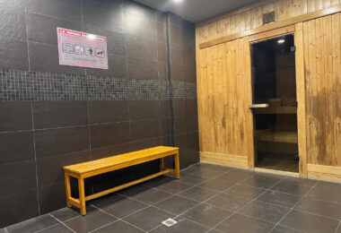 Wymarzone życie nad morzem – tylko 150 metrów od plaży, z luksusową strefą spa w Las Mimosas de Banús