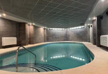 Wymarzone życie nad morzem – tylko 150 metrów od plaży, z luksusową strefą spa w Las Mimosas de Banús