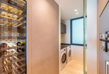 Luksusowy apartament nad morzem z widokiem na morze panoramiczne w Esteponie