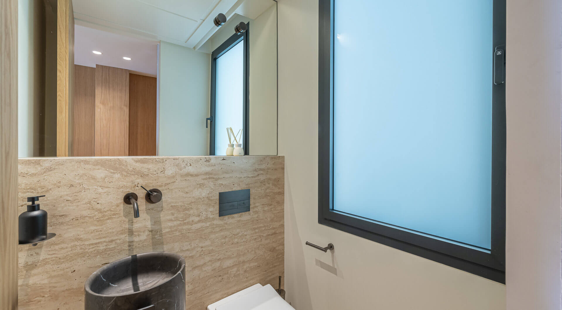 Luksusowy apartament nad morzem z widokiem na morze panoramiczne w Esteponie