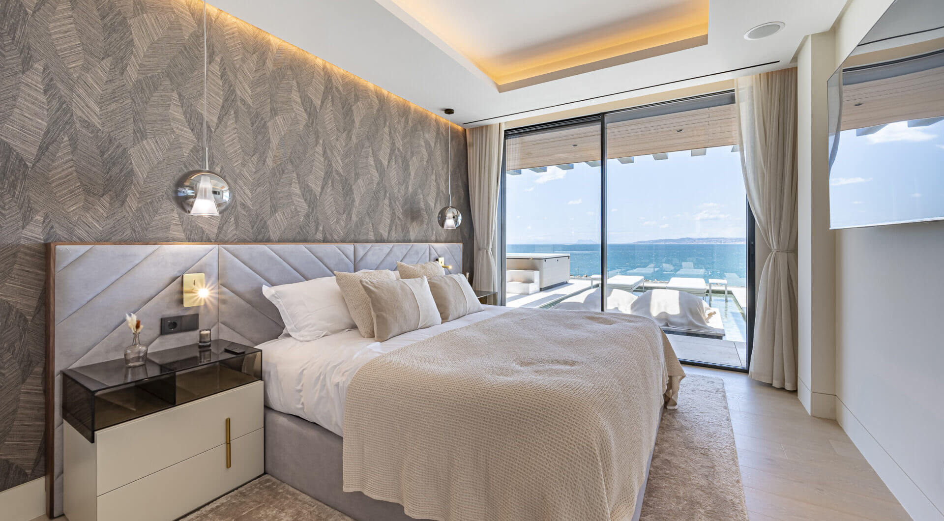 Luksusowy apartament nad morzem z widokiem na morze panoramiczne w Esteponie