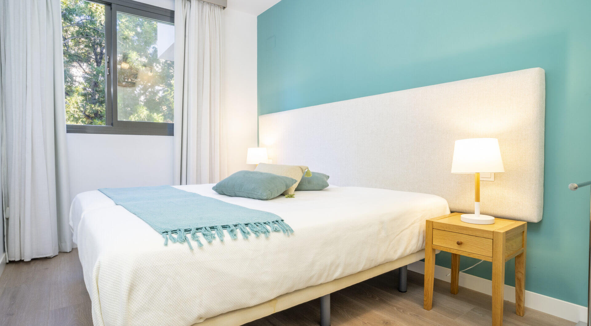 Nowoczesny apartament z 3 sypialniami na pierwszej linii pola golfowego w La Cala — spacer do miasta, plaży i udogodnień