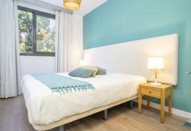 Nowoczesny apartament z 3 sypialniami na pierwszej linii pola golfowego w La Cala — spacer do miasta, plaży i udogodnień