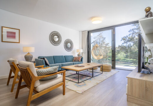 Nowoczesny apartament z 3 sypialniami na pierwszej linii pola golfowego w La Cala — spacer do miasta, plaży i udogodnień