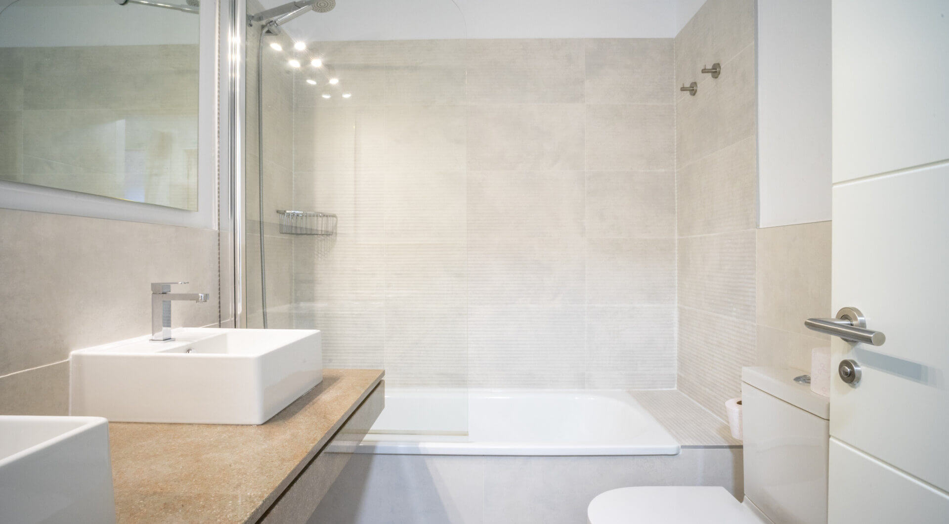 Nowoczesny apartament z 3 sypialniami na pierwszej linii pola golfowego w La Cala — spacer do miasta, plaży i udogodnień