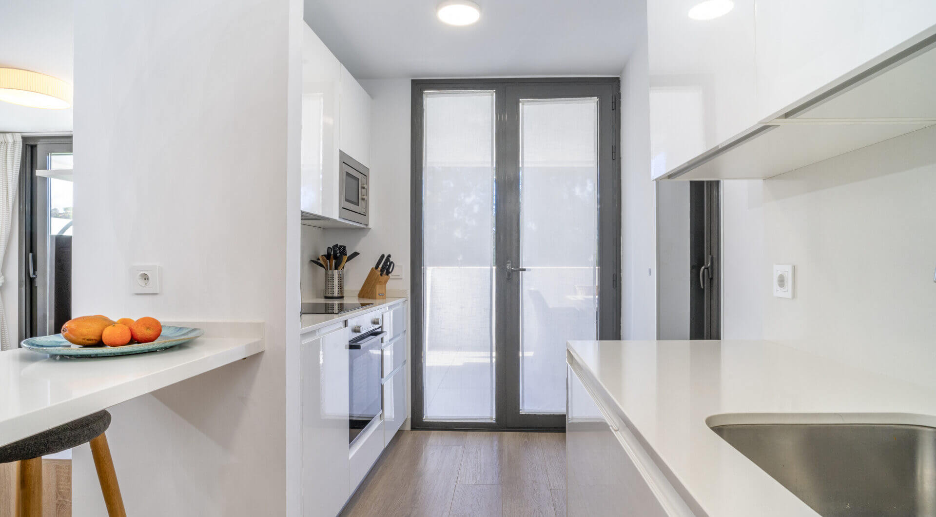 Nowoczesny apartament z 3 sypialniami na pierwszej linii pola golfowego w La Cala — spacer do miasta, plaży i udogodnień